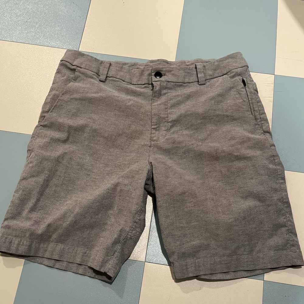 Lululemon Commission shirt 33in waist
